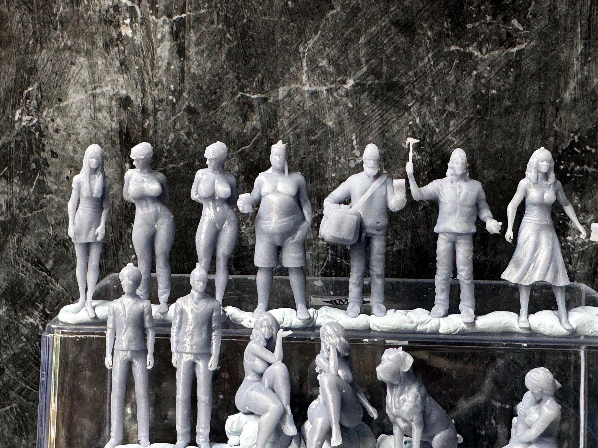 Double G 1:64 Miniature Human Figures - Unpainted - great for Dioramas - Made in the USA LOT 763 Miniature 1.10