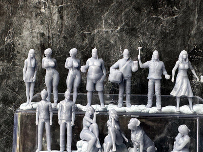 Double G 1:64 Miniature Human Figures - Unpainted - great for Dioramas - Made in the USA LOT 763 Miniature 1.10