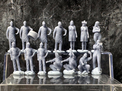 Double G 1:64 Miniature Human Figures - Unpainted - great for Dioramas - Made in the USA LOT 764 Miniature 1.10