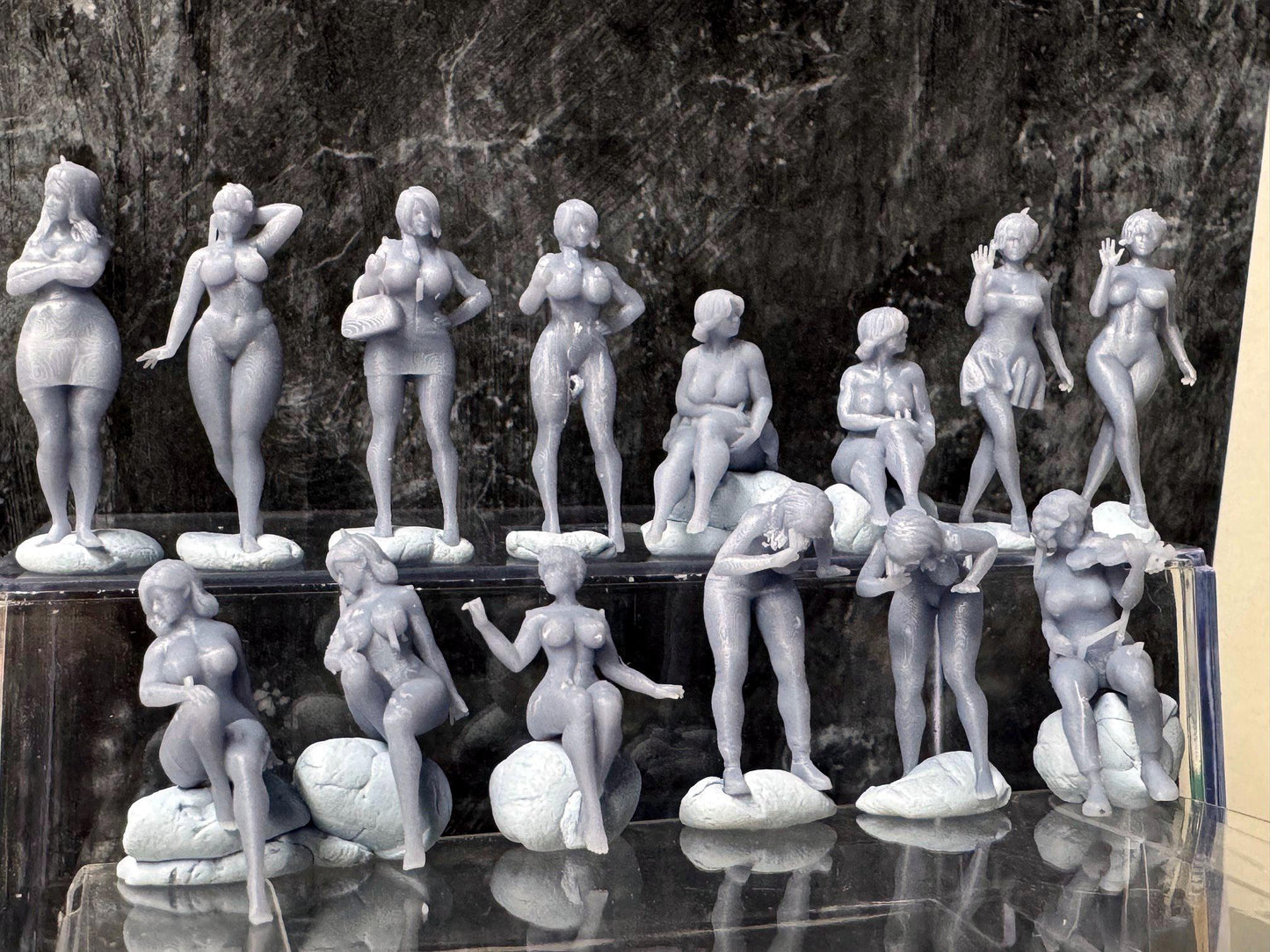 Double G 1:64 Miniature Human Figures - Unpainted - great for Dioramas - Made in the USA LOT 764 Miniature 1.10