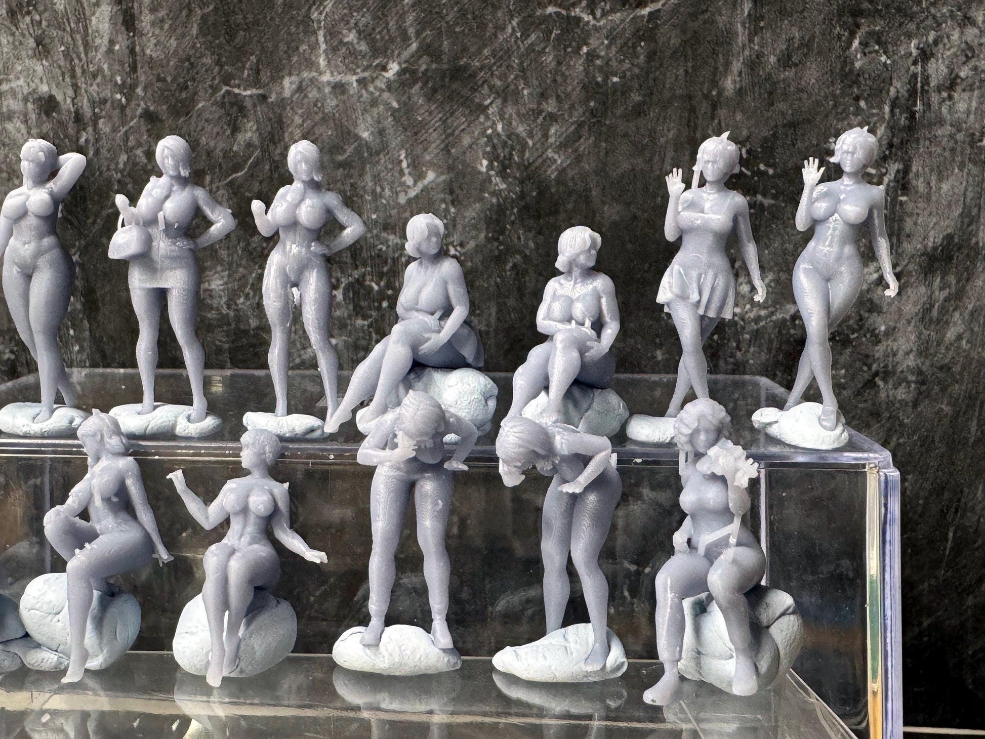 Double G 1:64 Miniature Human Figures - Unpainted - great for Dioramas - Made in the USA LOT 764 Miniature 1.10