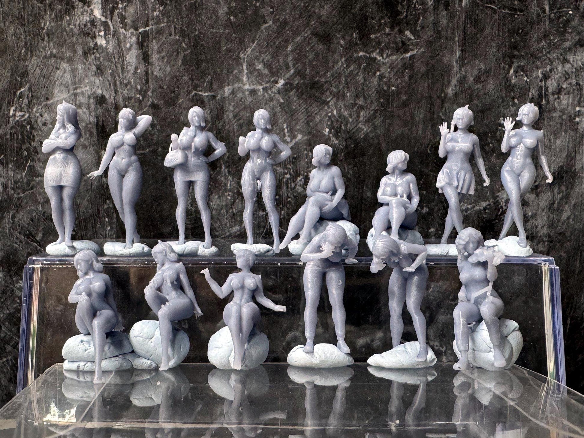 Double G 1:64 Miniature Human Figures - Unpainted - great for Dioramas - Made in the USA LOT 764 Miniature 1.10