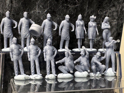 Double G 1:64 Miniature Human Figures - Unpainted - great for Dioramas - Made in the USA LOT 765 Miniature 1.10