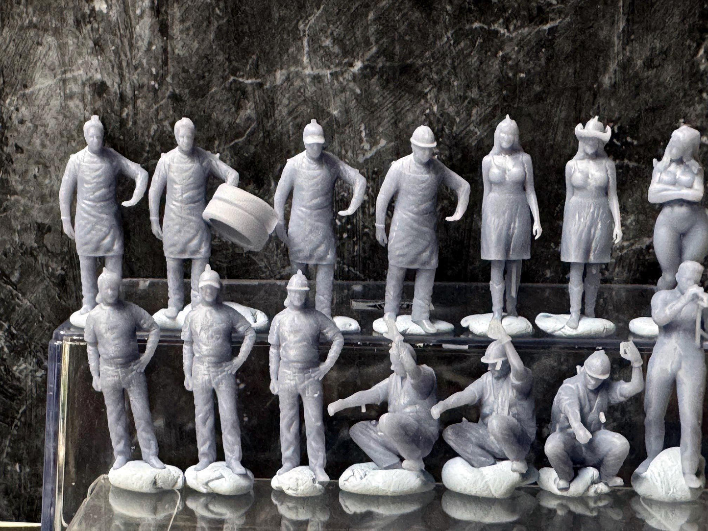 Double G 1:64 Miniature Human Figures - Unpainted - great for Dioramas - Made in the USA LOT 765 Miniature 1.10