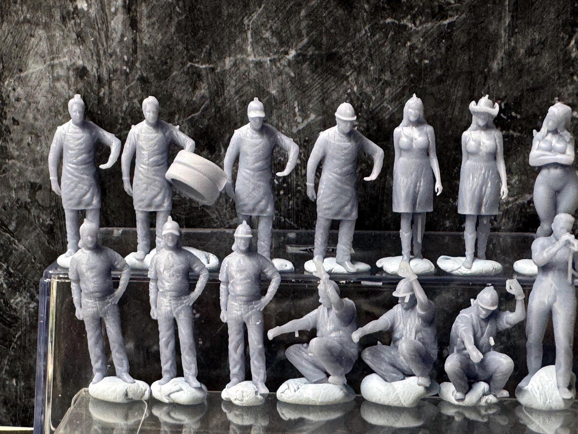 Double G 1:64 Miniature Human Figures - Unpainted - great for Dioramas - Made in the USA LOT 765 Miniature 1.10