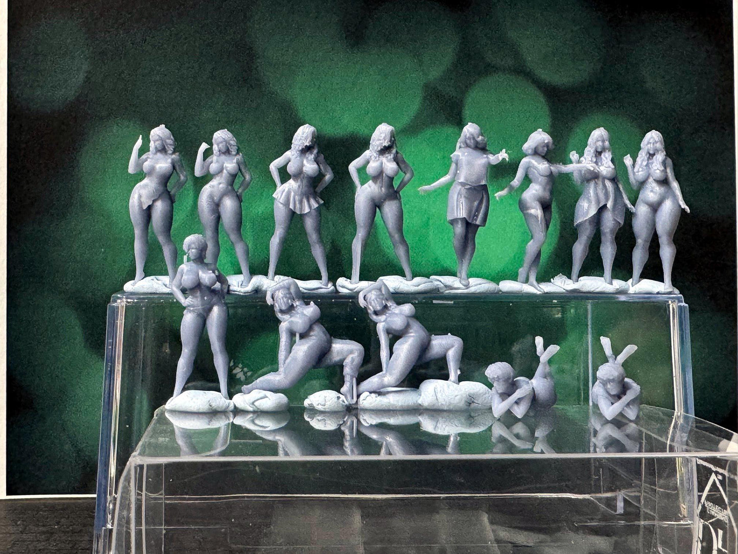 Double G 1:64 Miniature Human Figures - Unpainted - great for Dioramas - Made in the USA LOT 766 Miniature 1.10