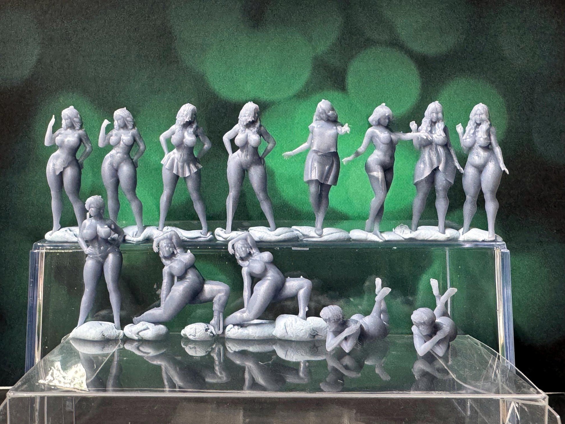 Double G 1:64 Miniature Human Figures - Unpainted - great for Dioramas - Made in the USA LOT 766 Miniature 1.10