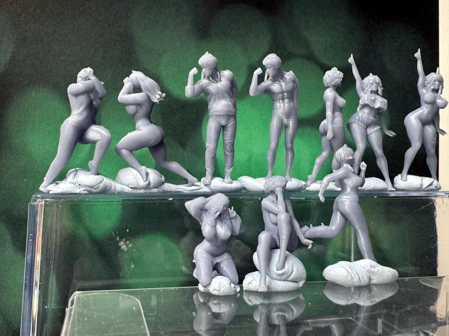 Double G 1:64 Miniature Human Figures - Unpainted - great for Dioramas - Made in the USA LOT 767 Miniature 1.10