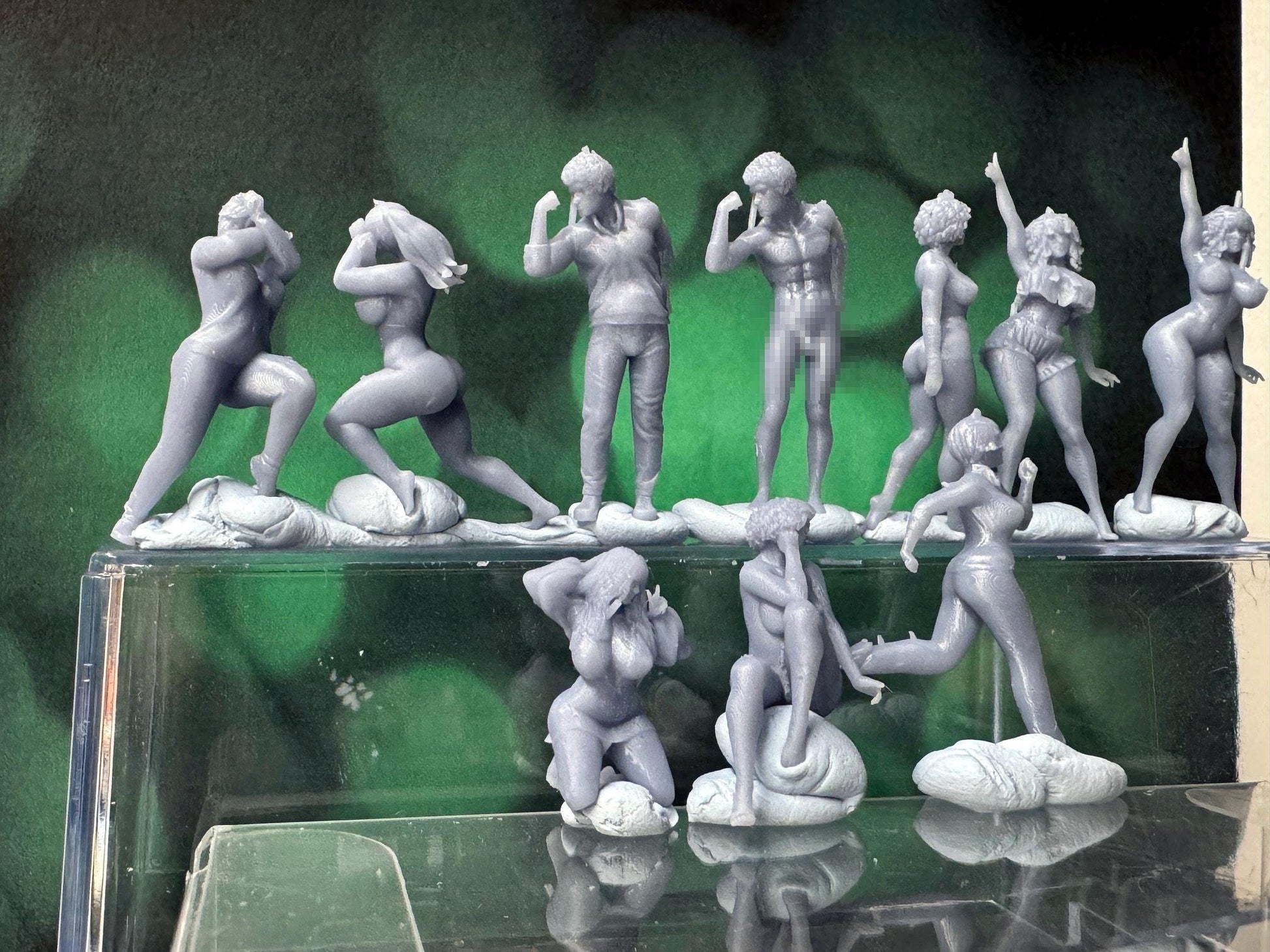 Double G 1:64 Miniature Human Figures - Unpainted - great for Dioramas - Made in the USA LOT 767 Miniature 1.10