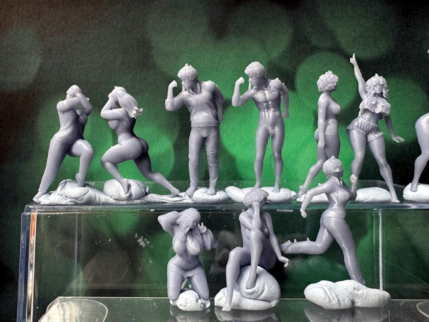 Double G 1:64 Miniature Human Figures - Unpainted - great for Dioramas - Made in the USA LOT 767 Miniature 1.10