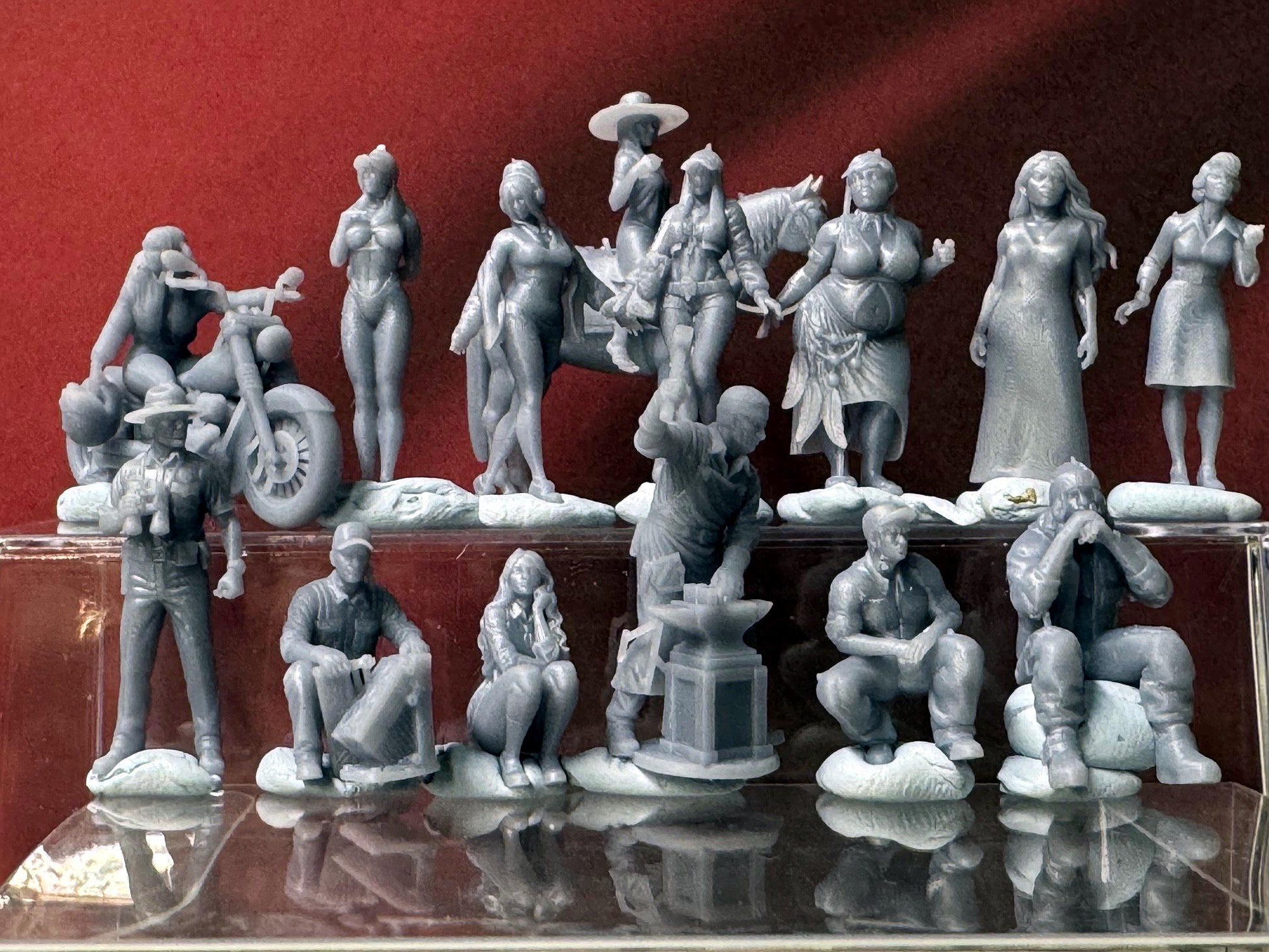 Double G 1:64 Miniature Human Figures - Unpainted - great for Dioramas - Made in the USA LOT 769 Miniature 1.10