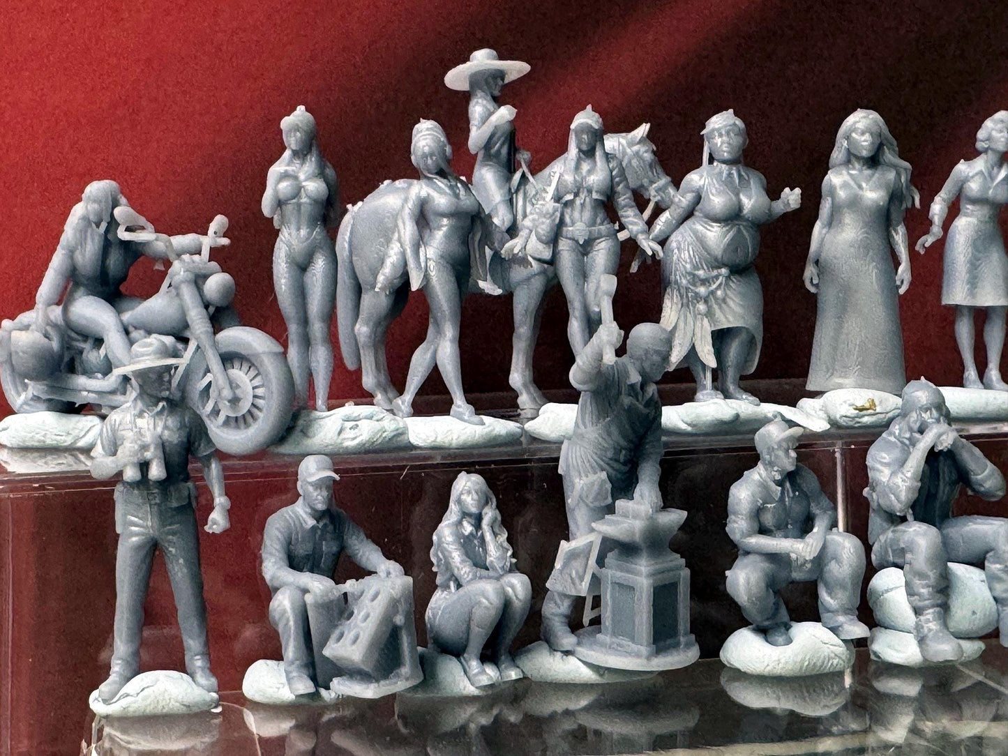 Double G 1:64 Miniature Human Figures - Unpainted - great for Dioramas - Made in the USA LOT 769 Miniature 1.10