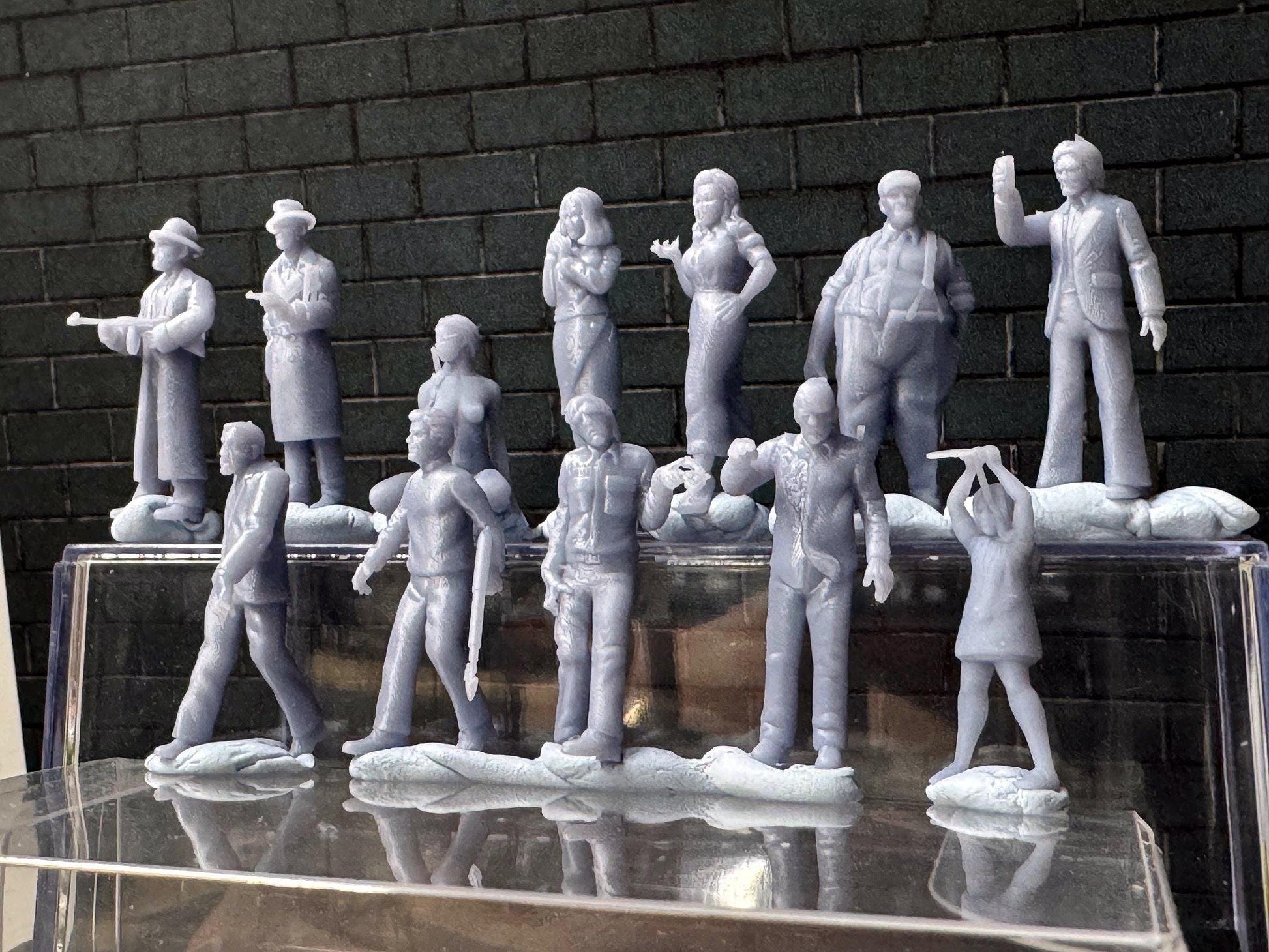 Double G 1:64 Miniature Human Figures - Unpainted - great for Dioramas - Made in the USA LOT 761 Miniature 1.10