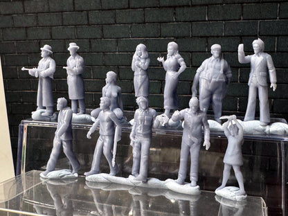 Double G 1:64 Miniature Human Figures - Unpainted - great for Dioramas - Made in the USA LOT 761 Miniature 1.10
