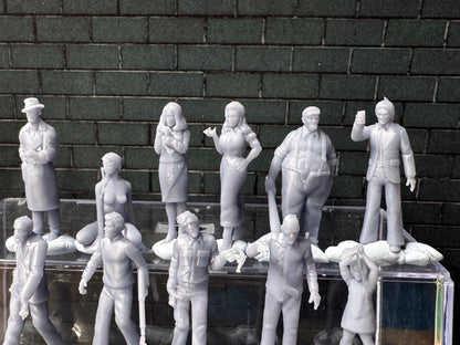 Double G 1:64 Miniature Human Figures - Unpainted - great for Dioramas - Made in the USA LOT 761 Miniature 1.10