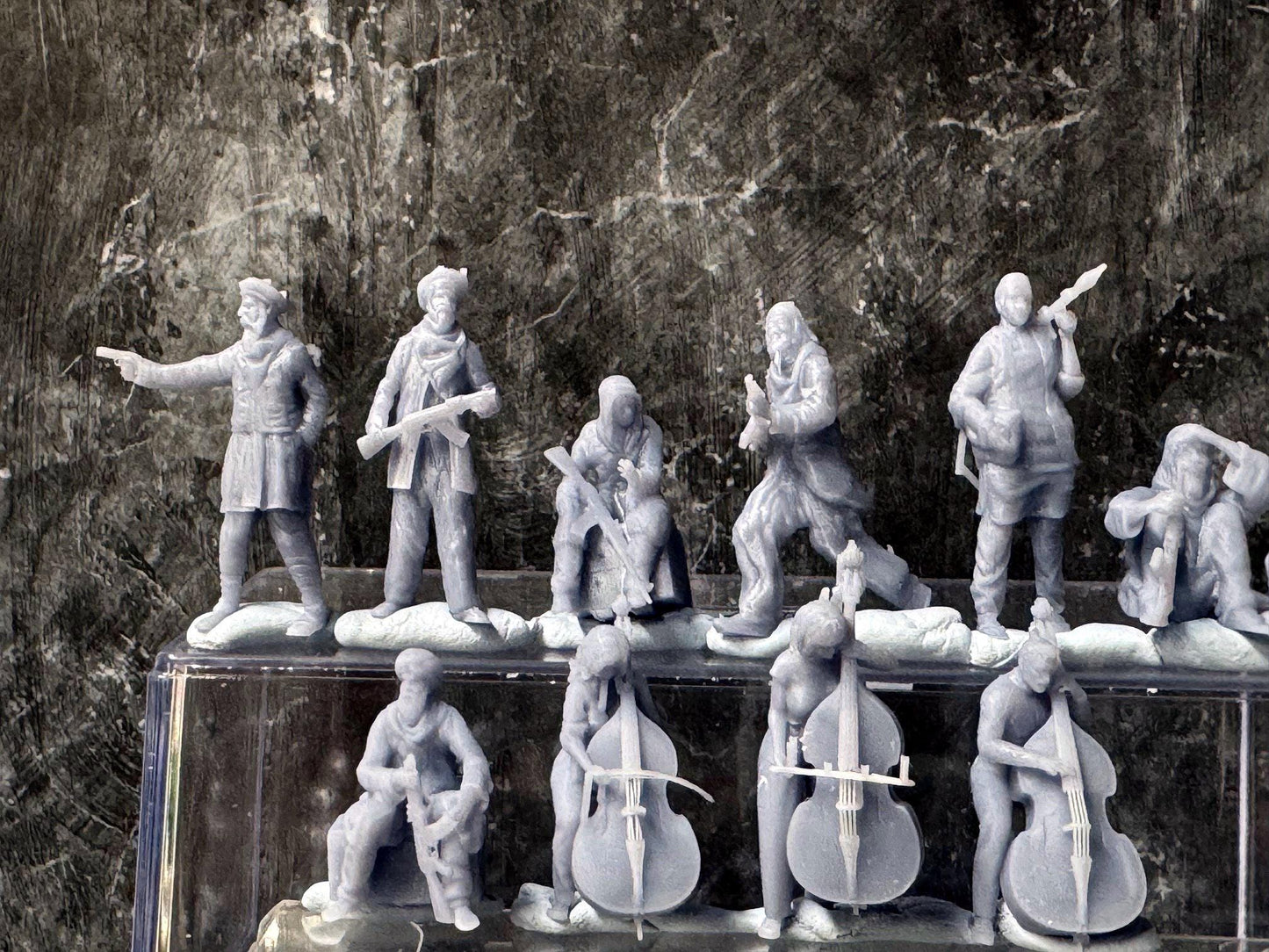 Double G 1:64 Miniature Human Figures - Unpainted - great for Dioramas - Made in the USA LOT 762 Miniature 1.10