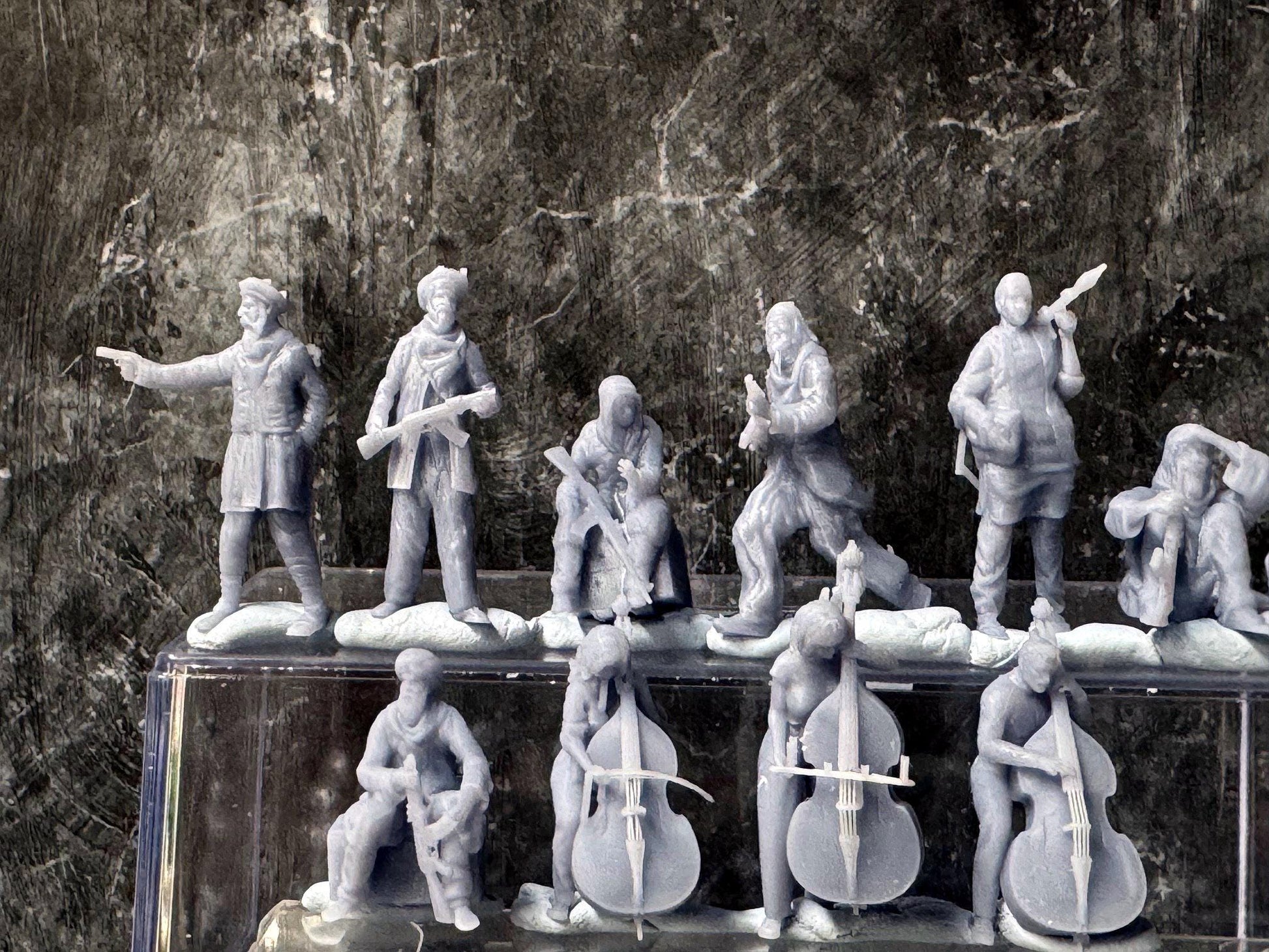 Double G 1:64 Miniature Human Figures - Unpainted - great for Dioramas - Made in the USA LOT 762 Miniature 1.10