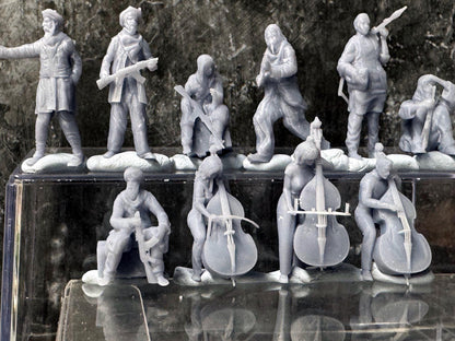 Double G 1:64 Miniature Human Figures - Unpainted - great for Dioramas - Made in the USA LOT 762 Miniature 1.10