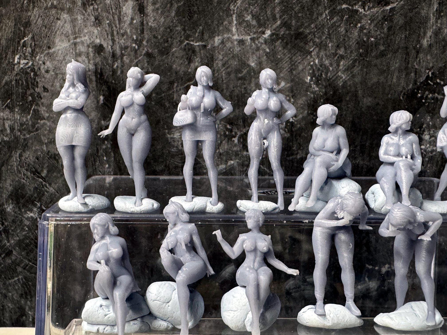 Double G 1:64 Miniature Human Figures - Unpainted - great for Dioramas - Made in the USA LOT 764 Miniature 1.10
