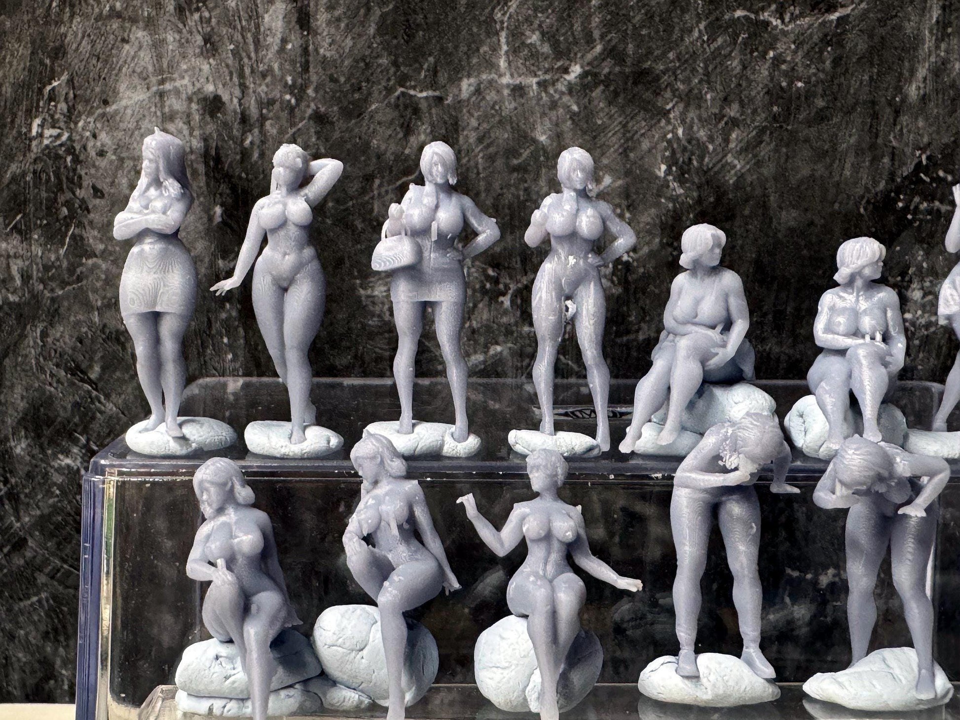 Double G 1:64 Miniature Human Figures - Unpainted - great for Dioramas - Made in the USA LOT 764 Miniature 1.10