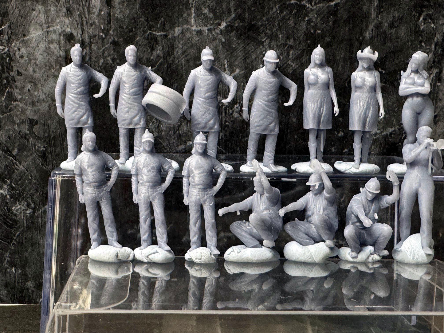 Double G 1:64 Miniature Human Figures - Unpainted - great for Dioramas - Made in the USA LOT 765 Miniature 1.10