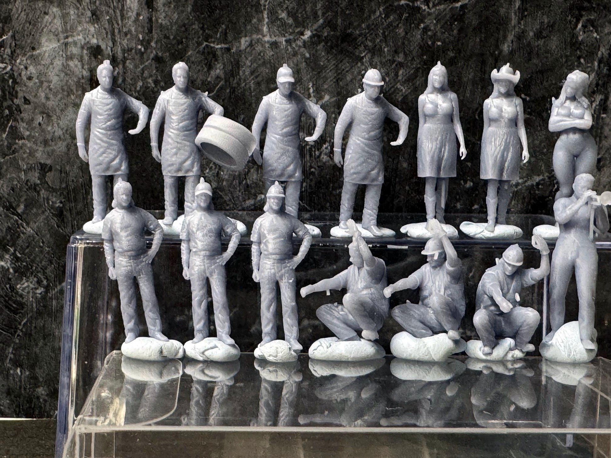 Double G 1:64 Miniature Human Figures - Unpainted - great for Dioramas - Made in the USA LOT 765 Miniature 1.10
