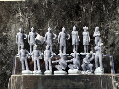 Double G 1:64 Miniature Human Figures - Unpainted - great for Dioramas - Made in the USA LOT 765 Miniature 1.10