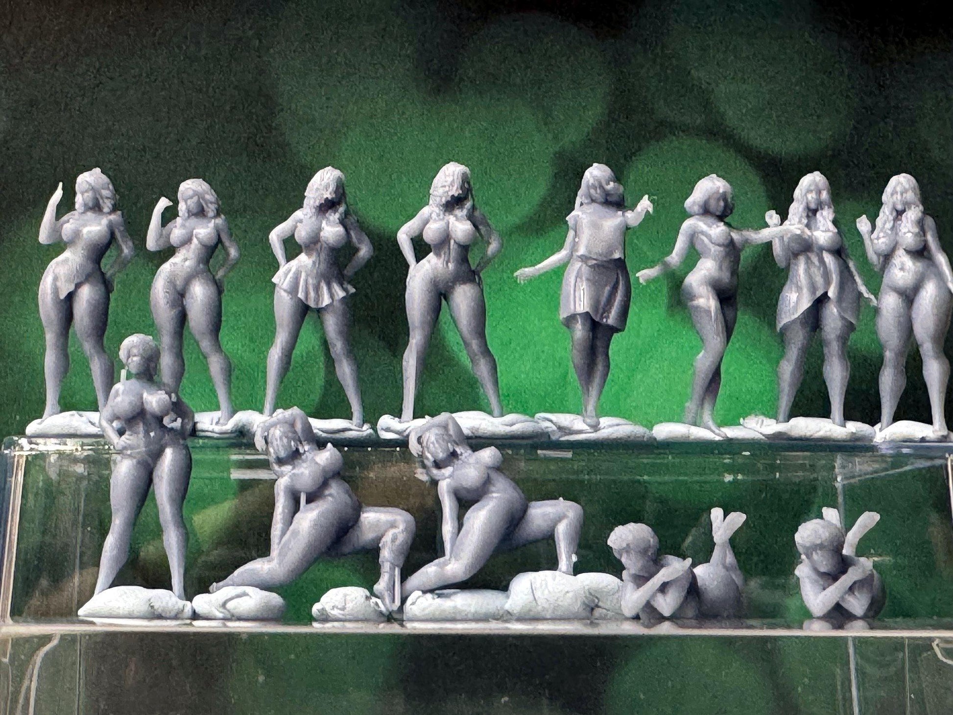 Double G 1:64 Miniature Human Figures - Unpainted - great for Dioramas - Made in the USA LOT 766 Miniature 1.10