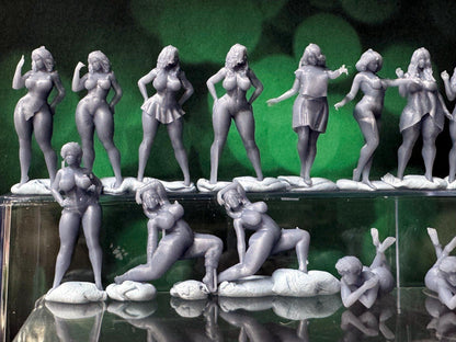 Double G 1:64 Miniature Human Figures - Unpainted - great for Dioramas - Made in the USA LOT 766 Miniature 1.10