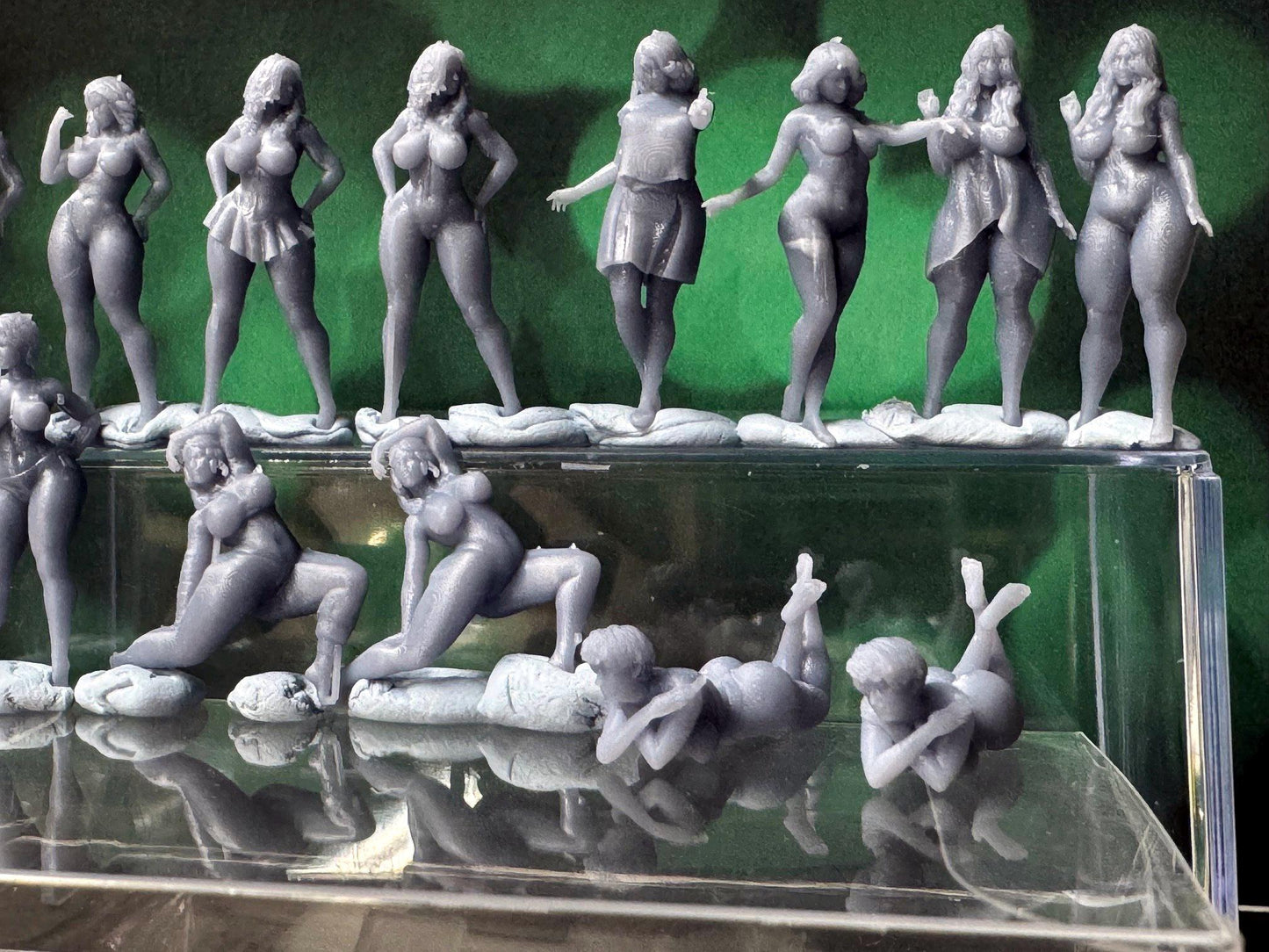 Double G 1:64 Miniature Human Figures - Unpainted - great for Dioramas - Made in the USA LOT 766 Miniature 1.10