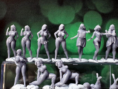 Double G 1:64 Miniature Human Figures - Unpainted - great for Dioramas - Made in the USA LOT 766 Miniature 1.10