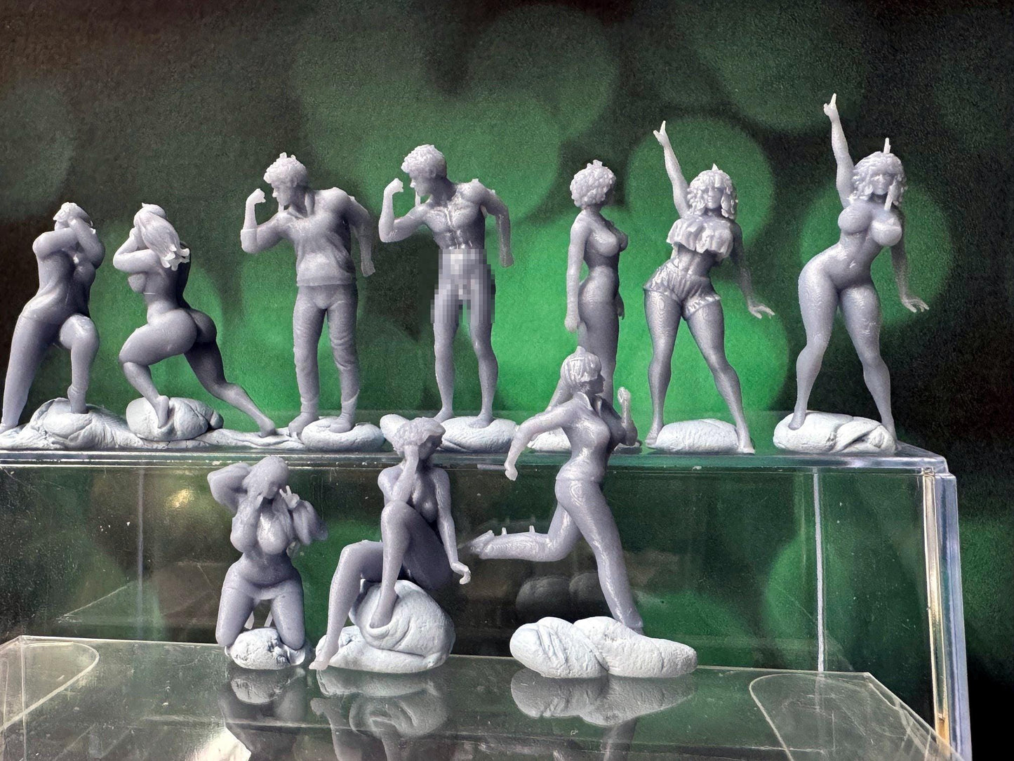 Double G 1:64 Miniature Human Figures - Unpainted - great for Dioramas - Made in the USA LOT 767 Miniature 1.10