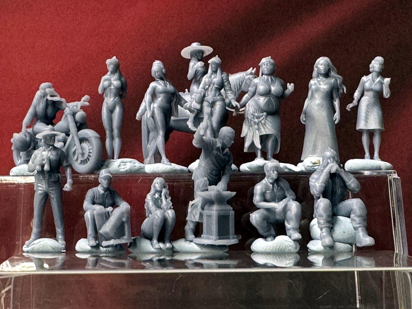 Double G 1:64 Miniature Human Figures - Unpainted - great for Dioramas - Made in the USA LOT 769 Miniature 1.10