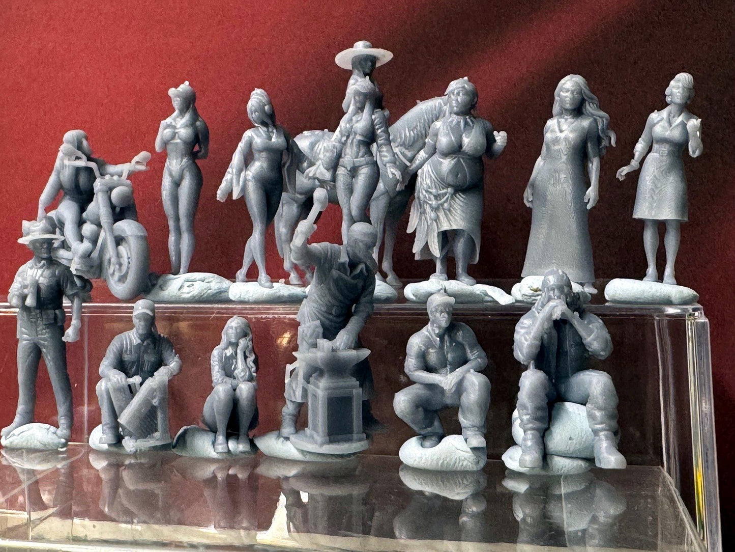 Double G 1:64 Miniature Human Figures - Unpainted - great for Dioramas - Made in the USA LOT 769 Miniature 1.10
