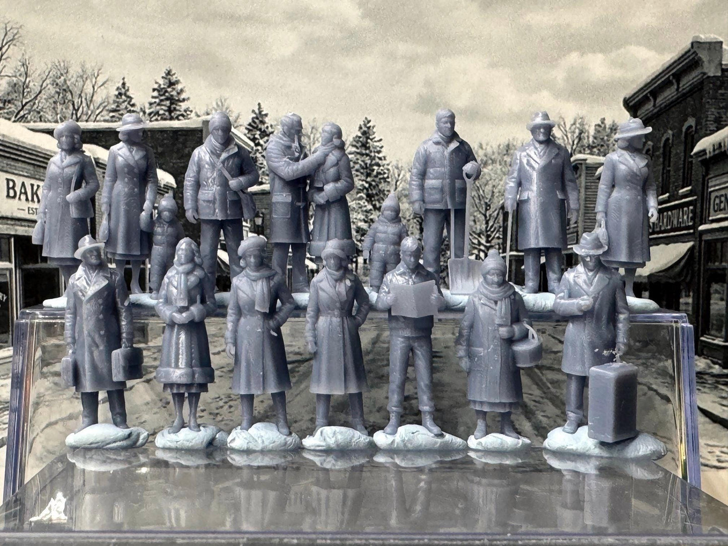 Double G 1:64 Miniature Human Figures - Unpainted - great for Dioramas - Made in the USA LOT 771 Miniature 1.10