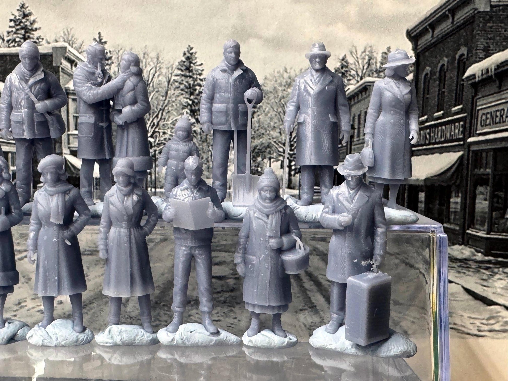 Double G 1:64 Miniature Human Figures - Unpainted - great for Dioramas - Made in the USA LOT 771 Miniature 1.10