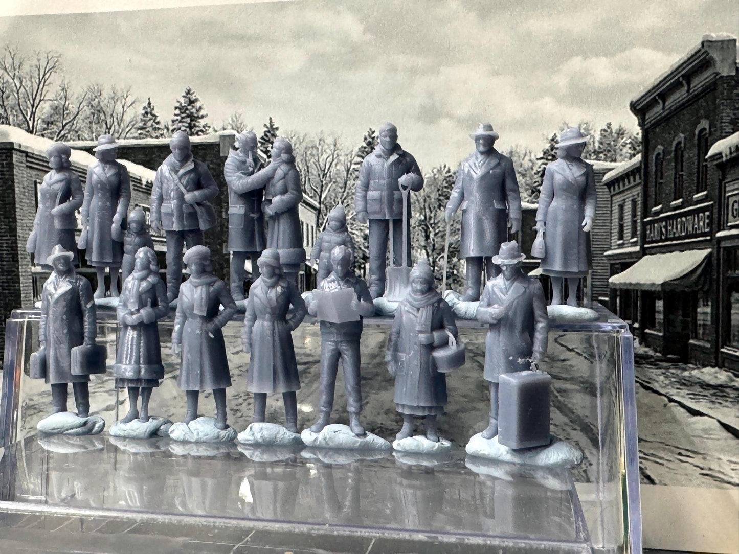 Double G 1:64 Miniature Human Figures - Unpainted - great for Dioramas - Made in the USA LOT 771 Miniature 1.10