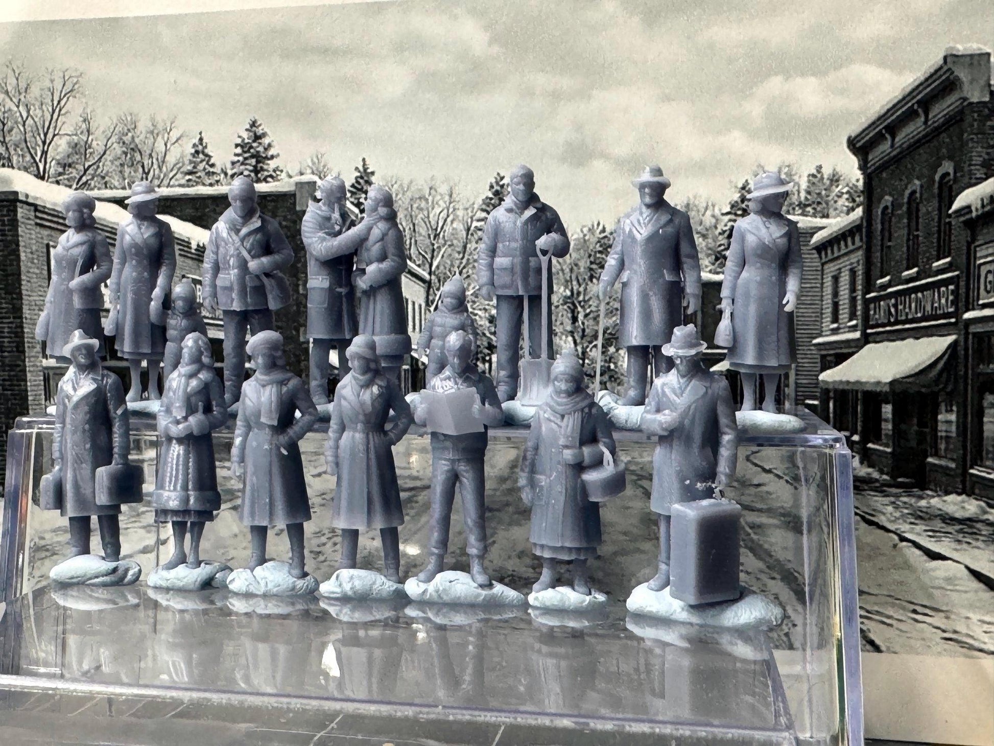 Double G 1:64 Miniature Human Figures - Unpainted - great for Dioramas - Made in the USA LOT 771 Miniature 1.10