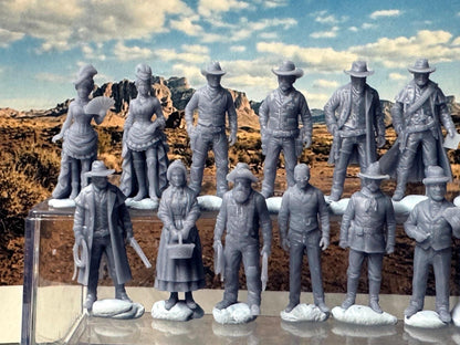 Double G 1:64 Miniature Human Figures - Unpainted - great for Dioramas - Made in the USA LOT 770 Miniature 1.10