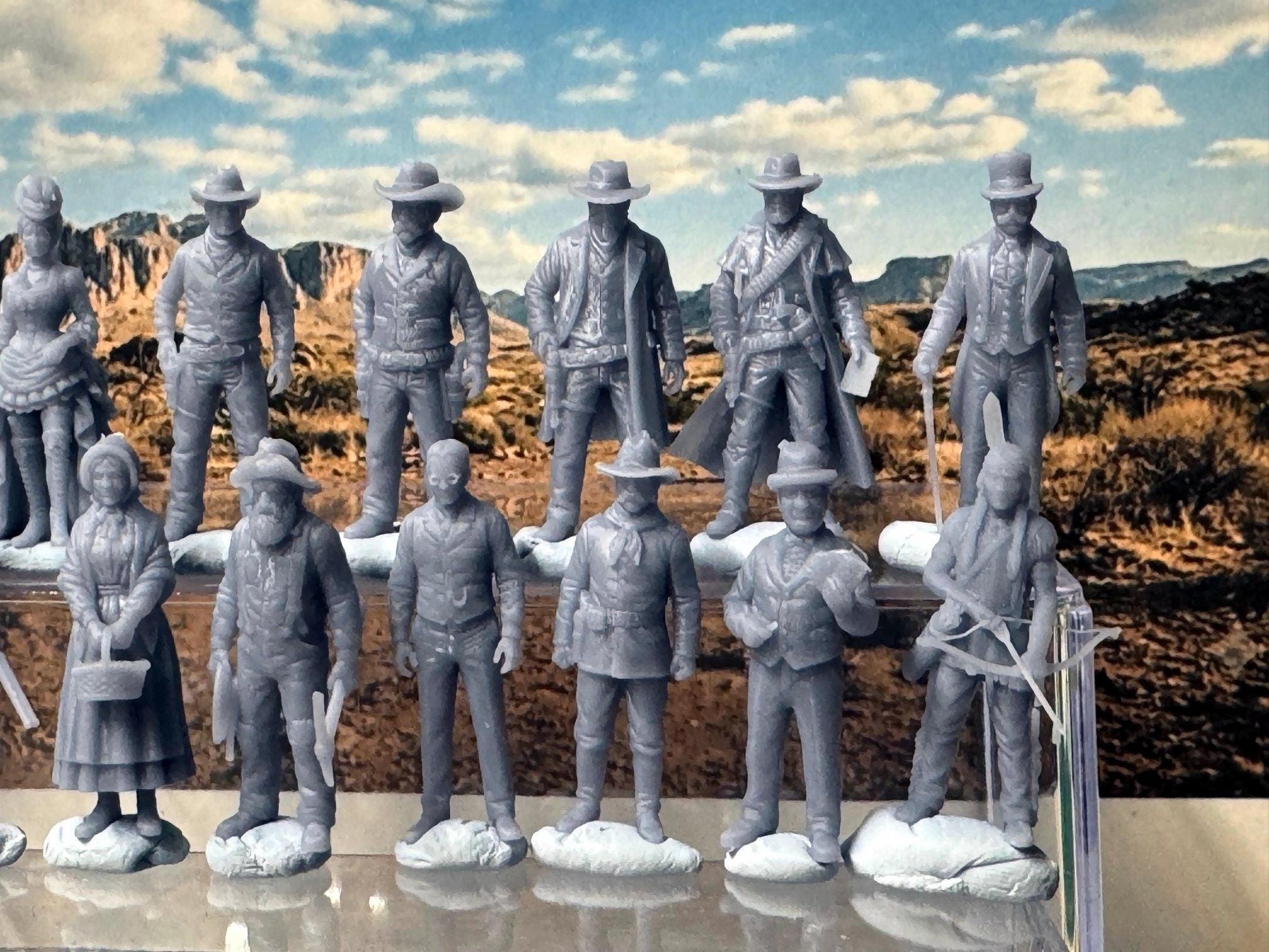 Double G 1:64 Miniature Human Figures - Unpainted - great for Dioramas - Made in the USA LOT 770 Miniature 1.10