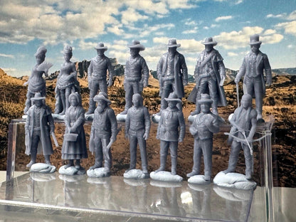 Double G 1:64 Miniature Human Figures - Unpainted - great for Dioramas - Made in the USA LOT 770 Miniature 1.10