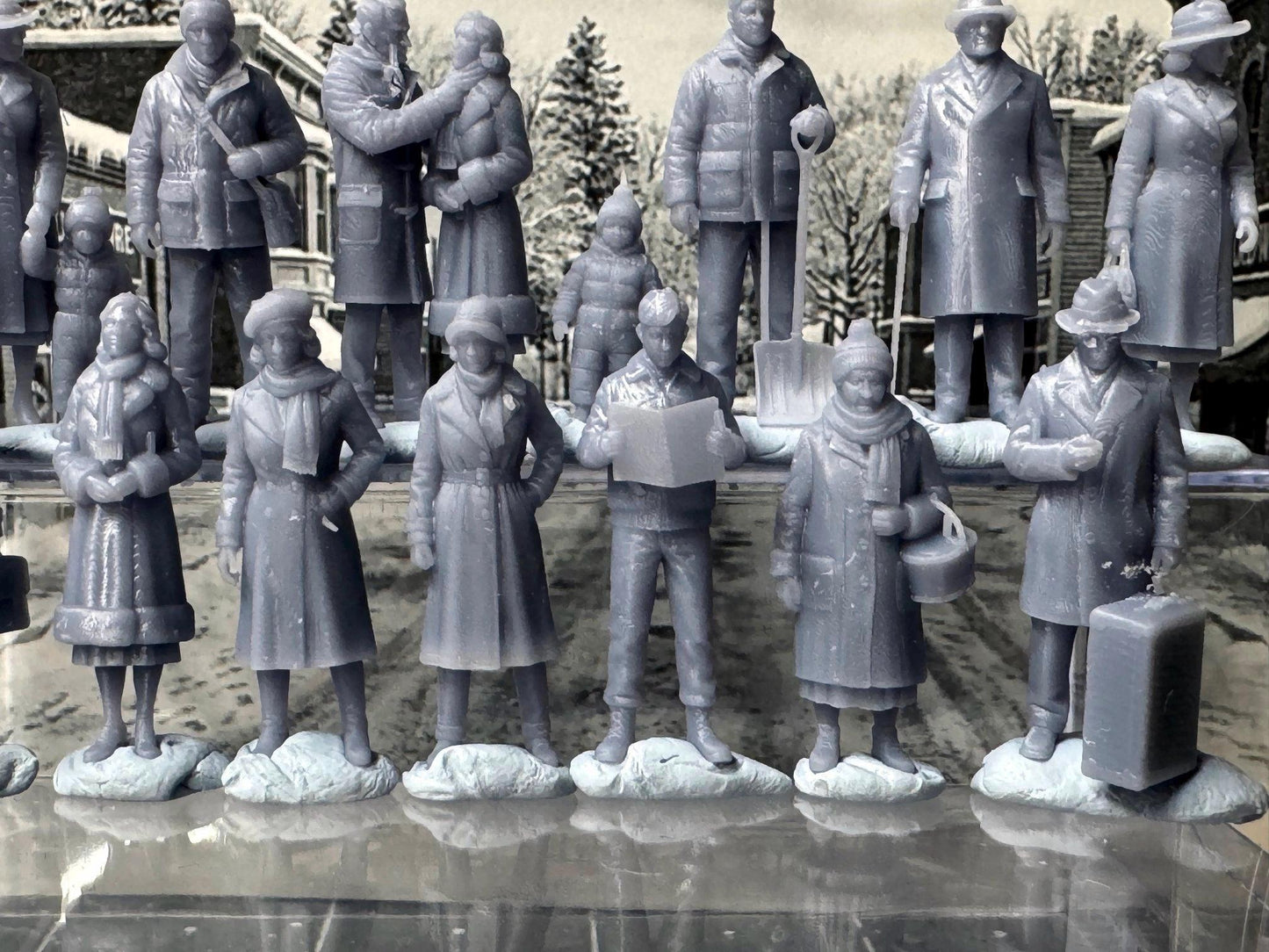 Double G 1:64 Miniature Human Figures - Unpainted - great for Dioramas - Made in the USA LOT 771 Miniature 1.10