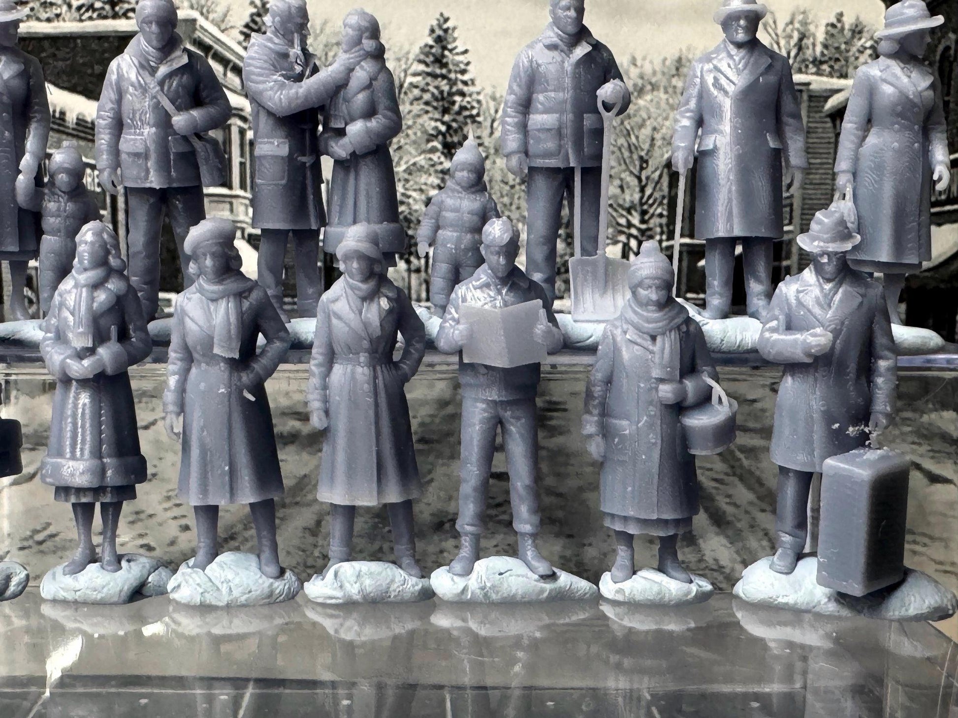Double G 1:64 Miniature Human Figures - Unpainted - great for Dioramas - Made in the USA LOT 771 Miniature 1.10