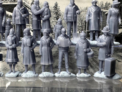 Double G 1:64 Miniature Human Figures - Unpainted - great for Dioramas - Made in the USA LOT 771 Miniature 1.10