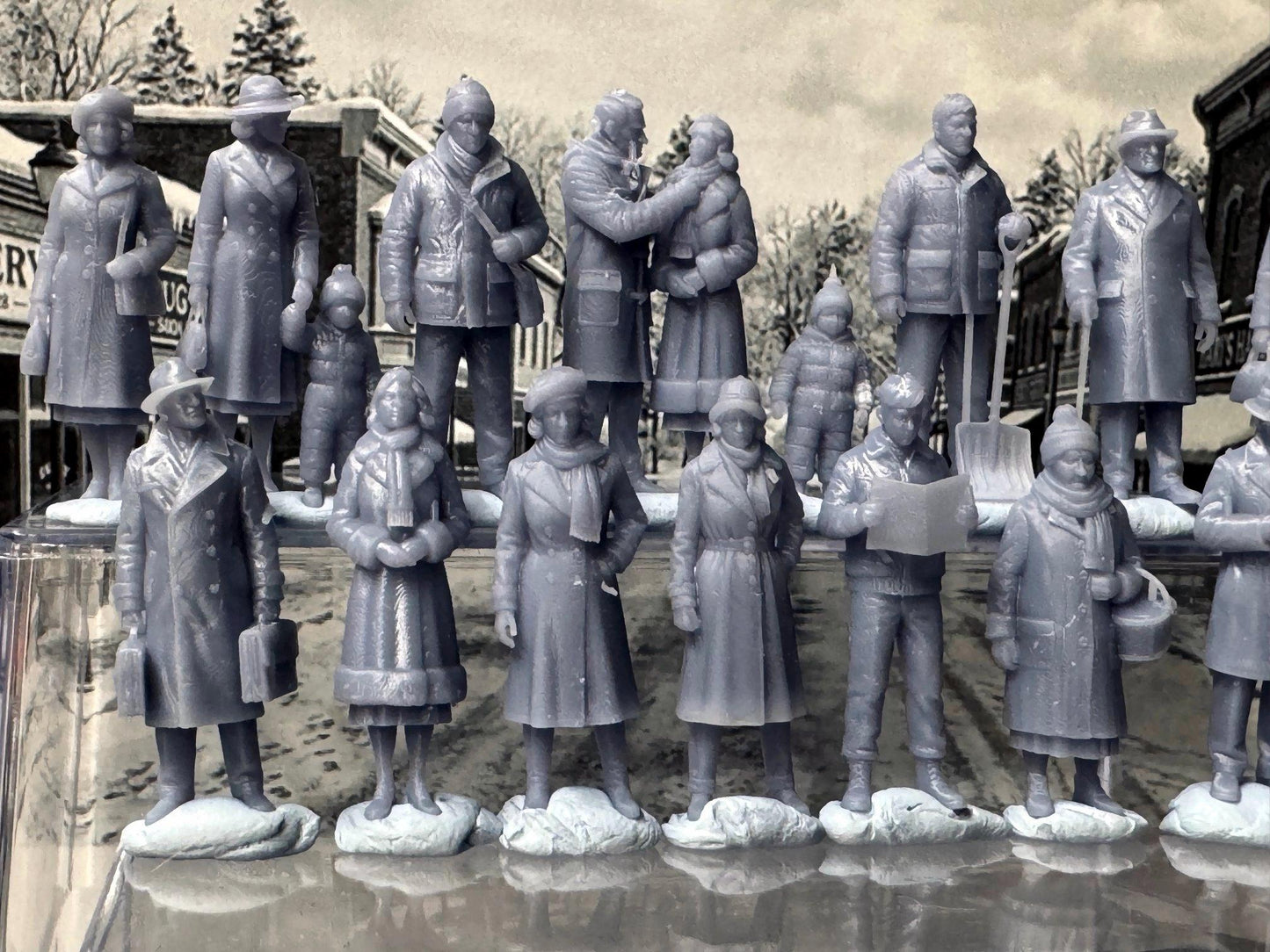 Double G 1:64 Miniature Human Figures - Unpainted - great for Dioramas - Made in the USA LOT 771 Miniature 1.10