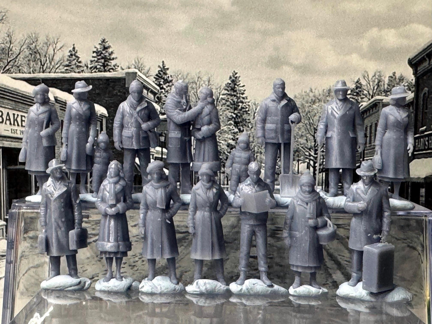 Double G 1:64 Miniature Human Figures - Unpainted - great for Dioramas - Made in the USA LOT 771 Miniature 1.10