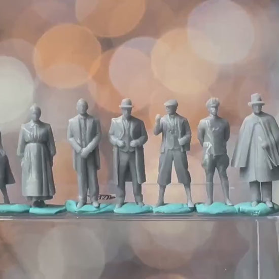 Double G 1:64 Miniature Human Figures - Unpainted - great for Dioramas - Made in the USA LOT 690 Miniature 1.10 Retro Folks